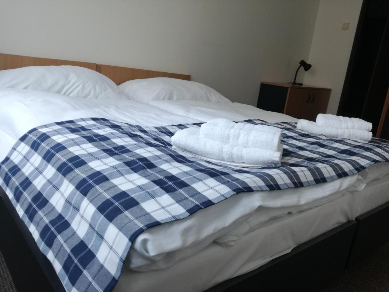 Hotel Hlaska Zlenice ภายนอก รูปภาพ