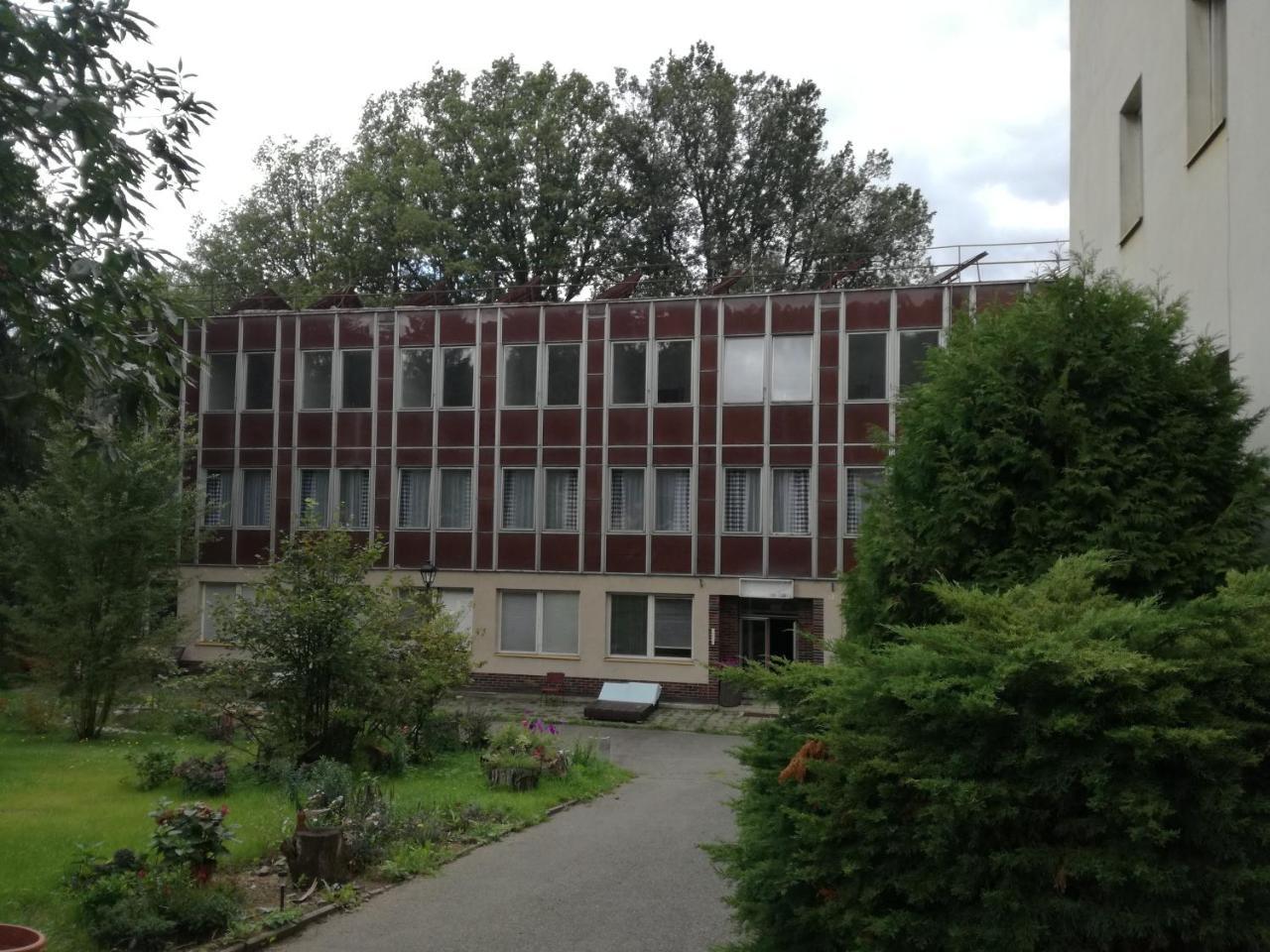 Hotel Hlaska Zlenice ภายนอก รูปภาพ