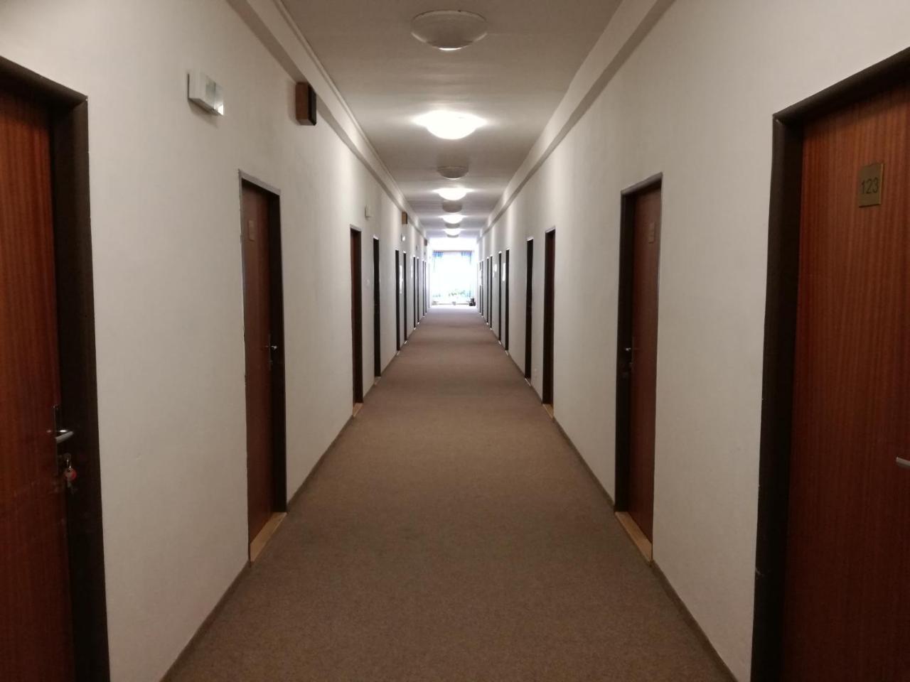 Hotel Hlaska Zlenice ภายนอก รูปภาพ